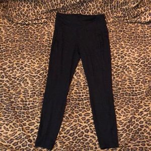 Medium black leggings with hidden pocket